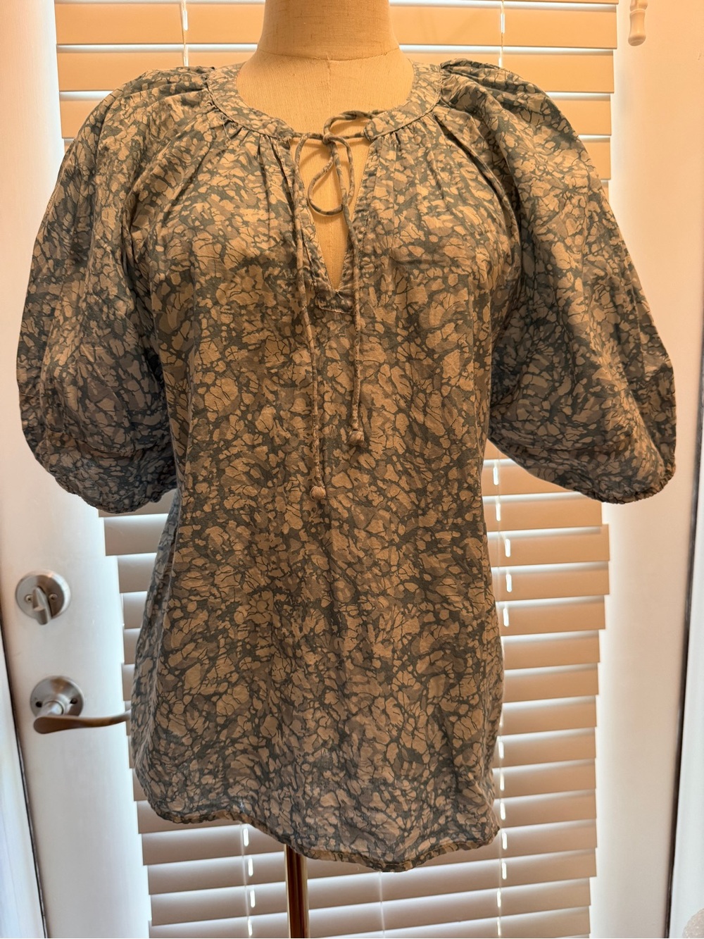 House of Harlow 1960 Blue Floral Tie-Neck Puff Sleeve Peasant Top Sz Lg